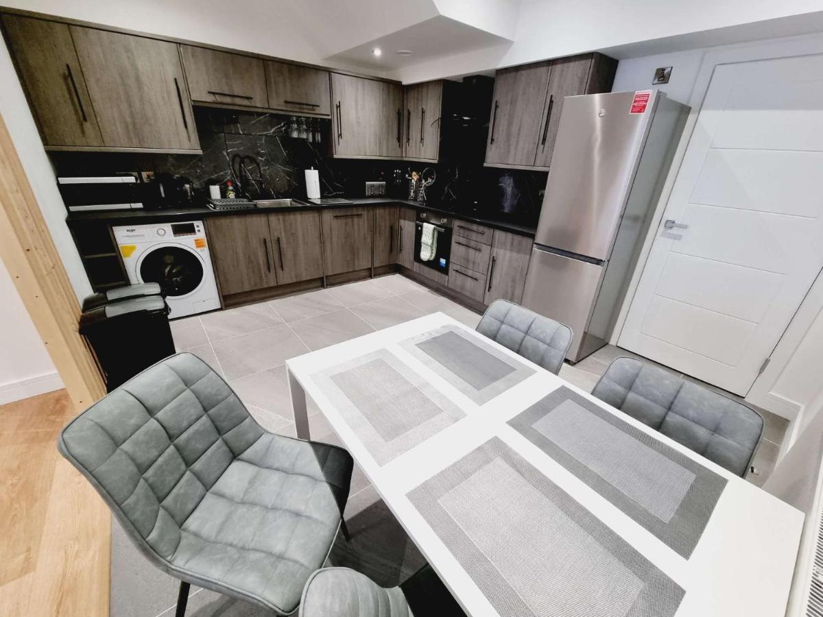 Lmk, Spacious 1 Bedroom Ground Floor Apartment, Ev Charger, Free Parking Wi-Fi, Great Location Belfast Eksteriør bilde