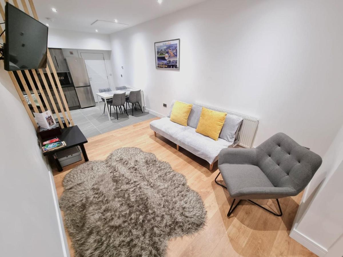 Lmk, Spacious 1 Bedroom Ground Floor Apartment, Ev Charger, Free Parking Wi-Fi, Great Location Belfast Eksteriør bilde